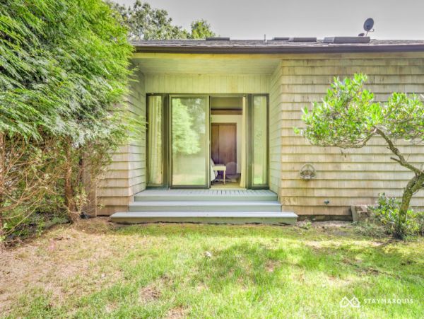 Hamptons Home 1020824