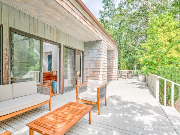 Hamptons Home 1020824