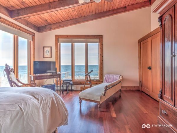Hamptons Home 1020825