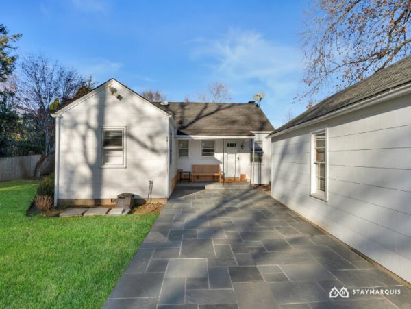 Hamptons Home 1020826