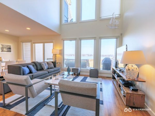 Hamptons Home 1020827