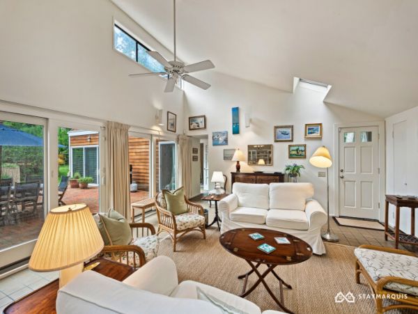 Hamptons Home 1020830