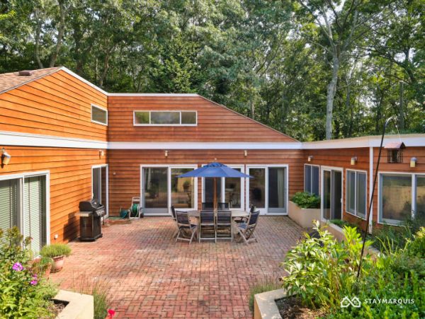 Hamptons Home 1020830