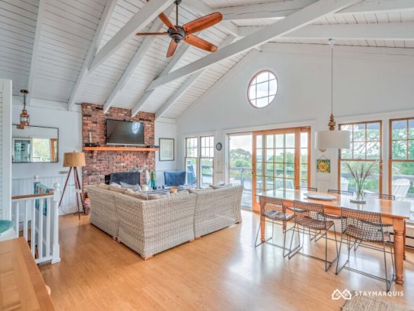 Hamptons Home 1020835