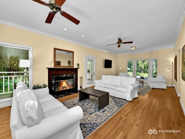 Hamptons Home 1020836