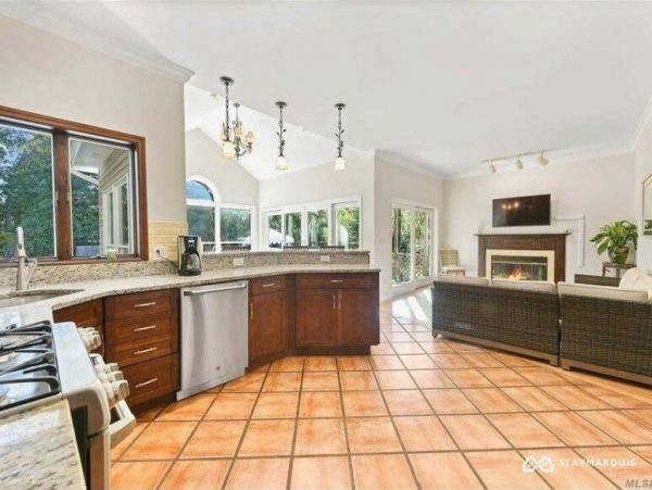 Hamptons Home 1020836