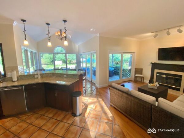 Hamptons Home 1020836
