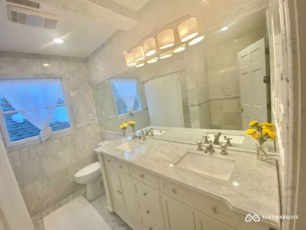 Hamptons Home 1020836