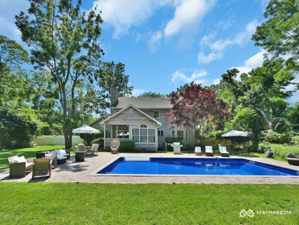 Hamptons Home 1020836