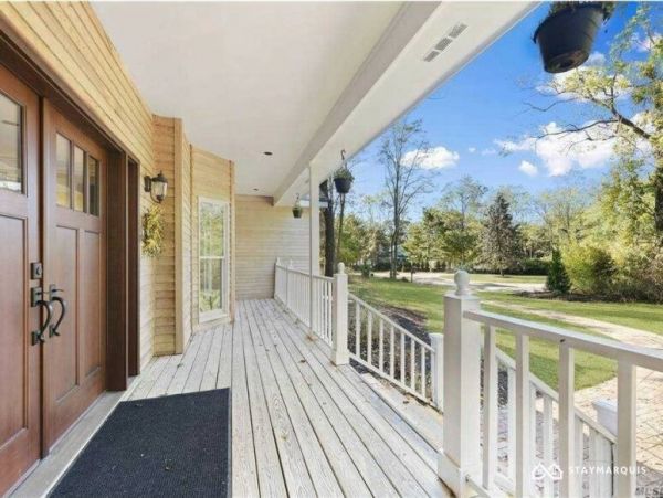Hamptons Home 1020836