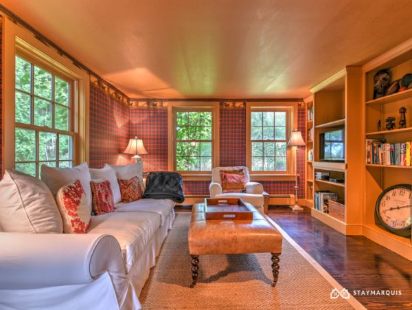 Hamptons Home 1020837