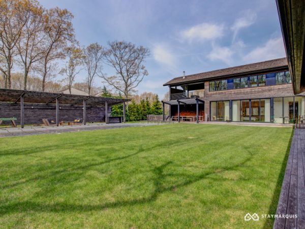 Hamptons Home 1020839
