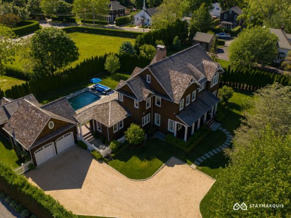 Hamptons Home 1020840