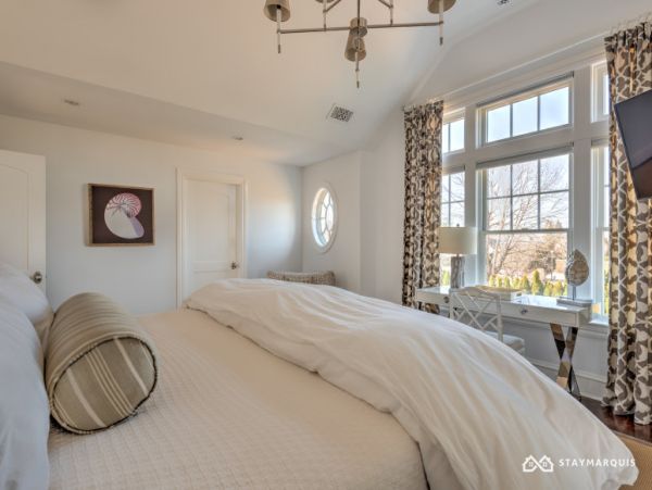 Hamptons Home 1020840