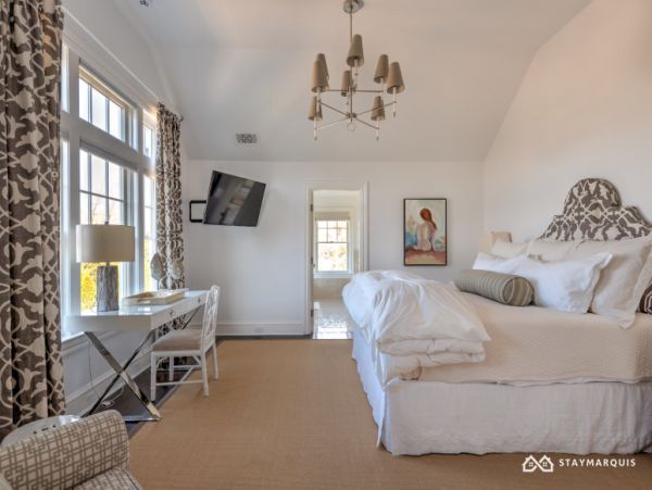 Hamptons Home 1020840