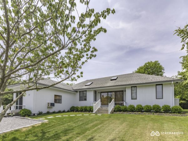 Hamptons Home 1020841