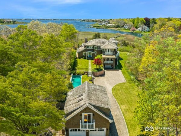 Hamptons Home 1020850