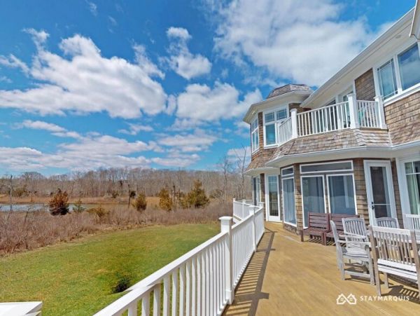 Hamptons Home 1020850