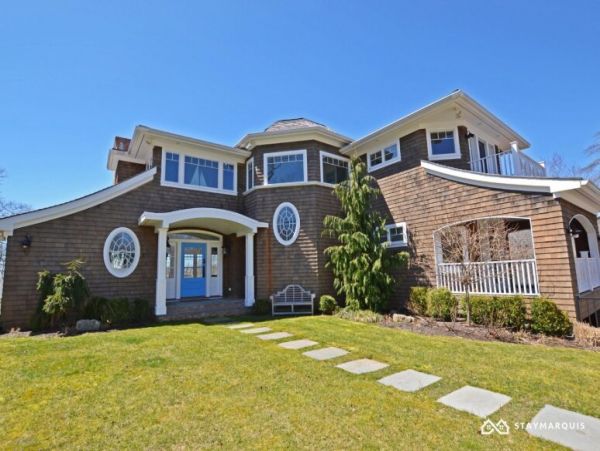 Hamptons Home 1020850