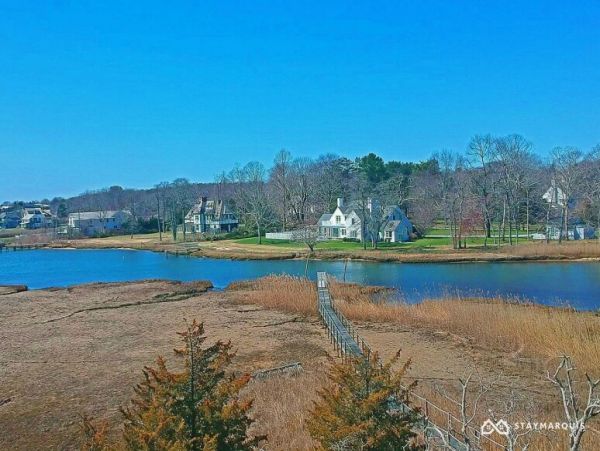 Hamptons Home 1020850