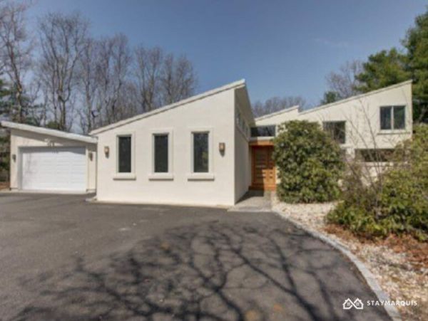 Hamptons Home 1020852
