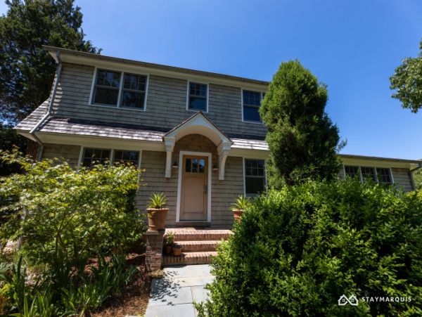 Hamptons Home 1020854