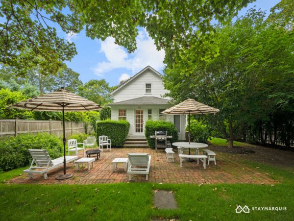 Hamptons Home 1020855