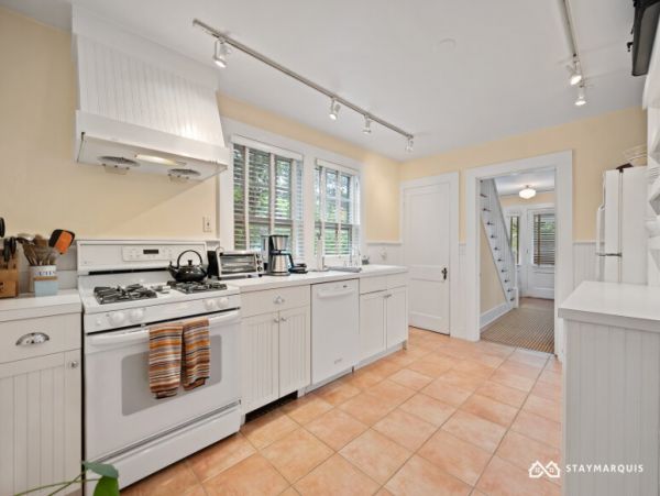 Hamptons Home 1020855