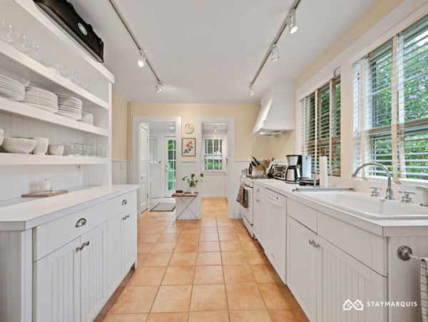 Hamptons Home 1020855