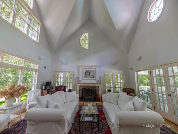 Hamptons Home 1020856