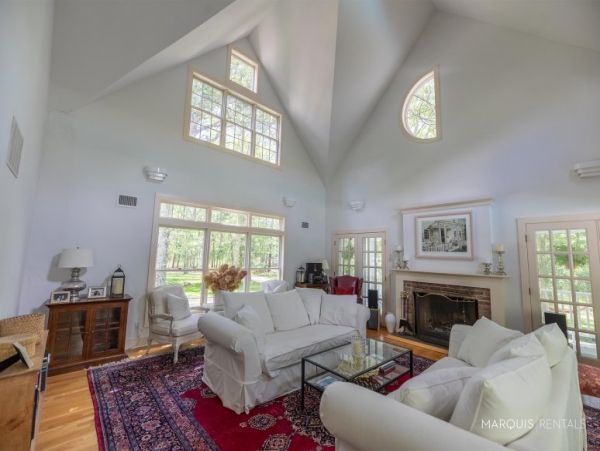 Hamptons Home 1020856