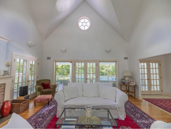 Hamptons Home 1020856