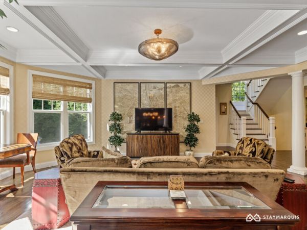 Hamptons Home 1020858