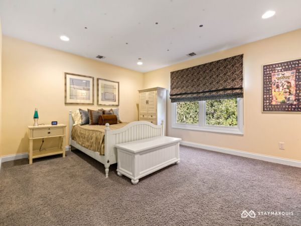 Hamptons Home 1020858