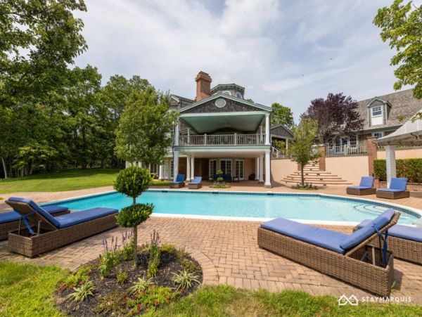 Hamptons Home 1020859