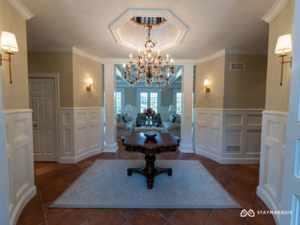 Hamptons Home 1020859
