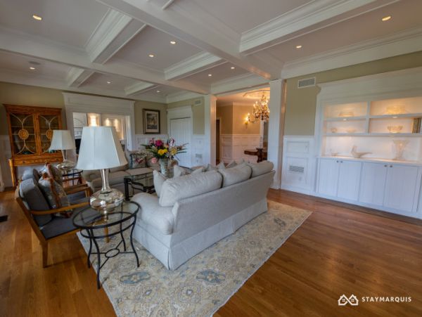Hamptons Home 1020859
