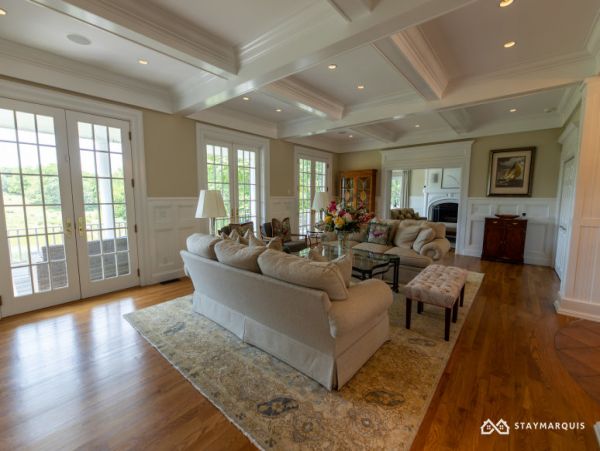 Hamptons Home 1020859