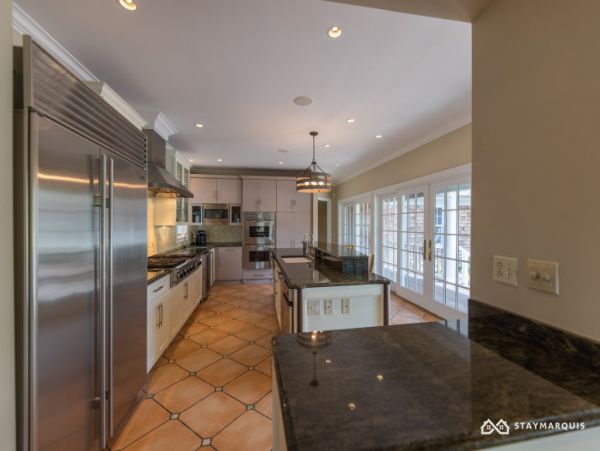 Hamptons Home 1020859