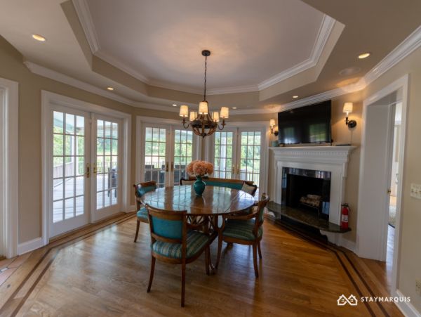 Hamptons Home 1020859