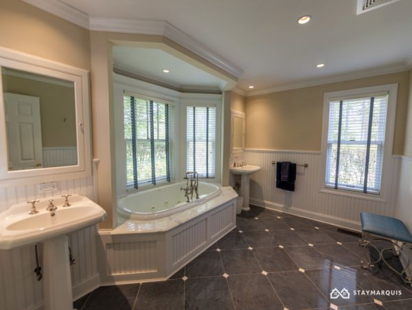 Hamptons Home 1020859