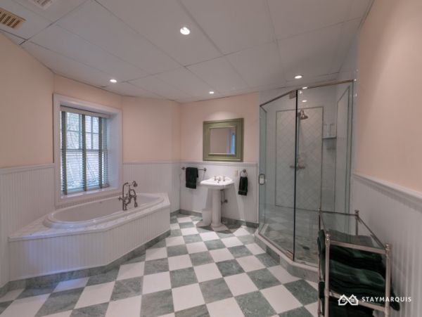 Hamptons Home 1020859