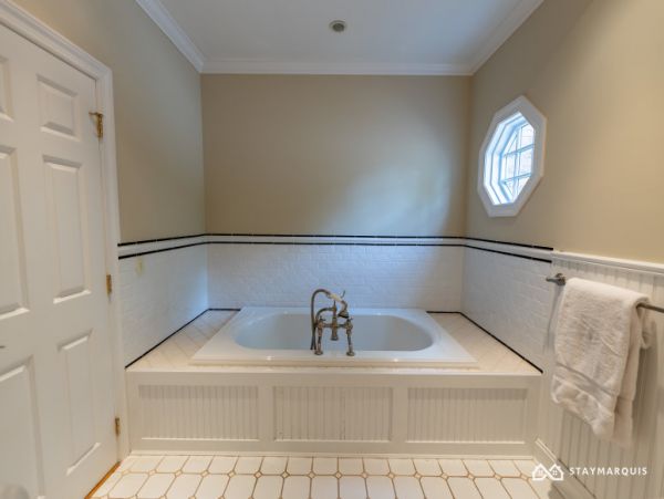 Hamptons Home 1020859