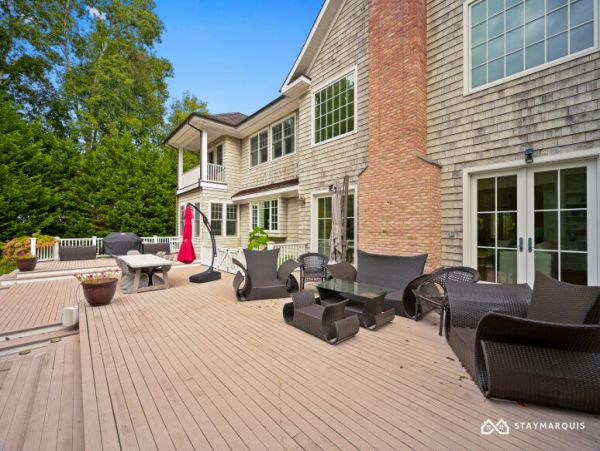 Hamptons Home 1020860