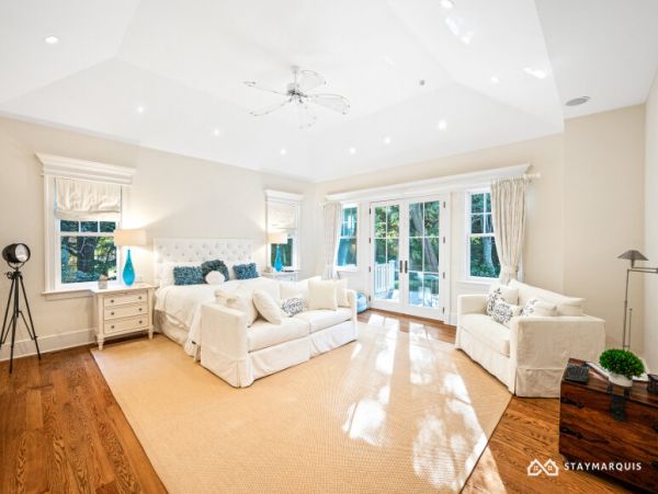Hamptons Home 1020860