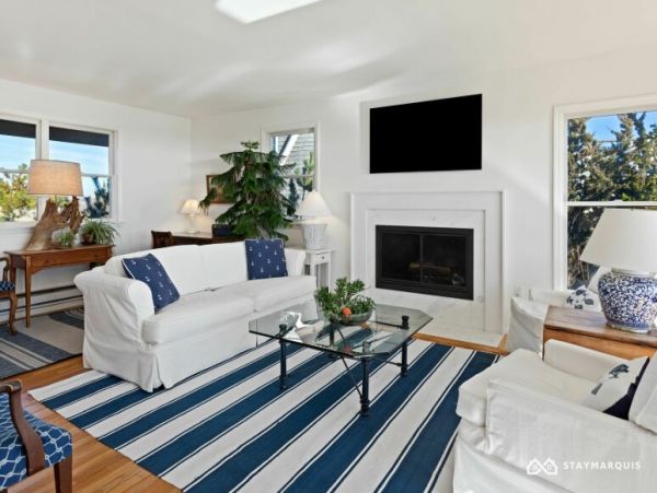 Hamptons Home 1020863