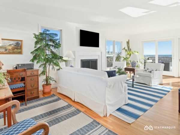 Hamptons Home 1020863