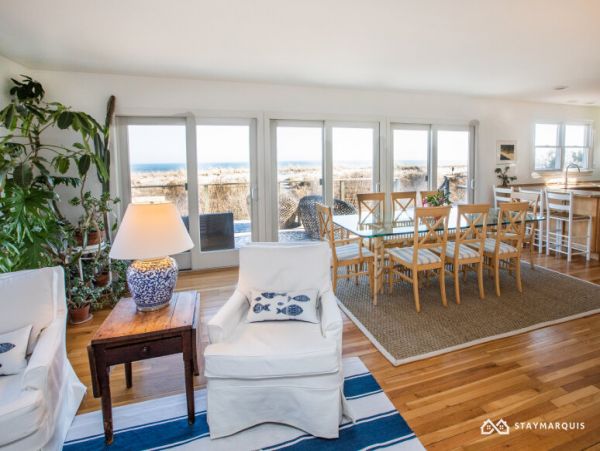 Hamptons Home 1020863