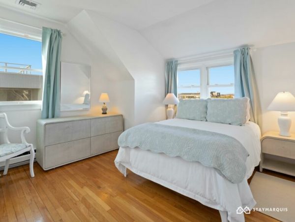 Hamptons Home 1020863