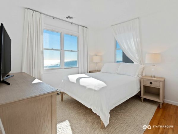 Hamptons Home 1020863